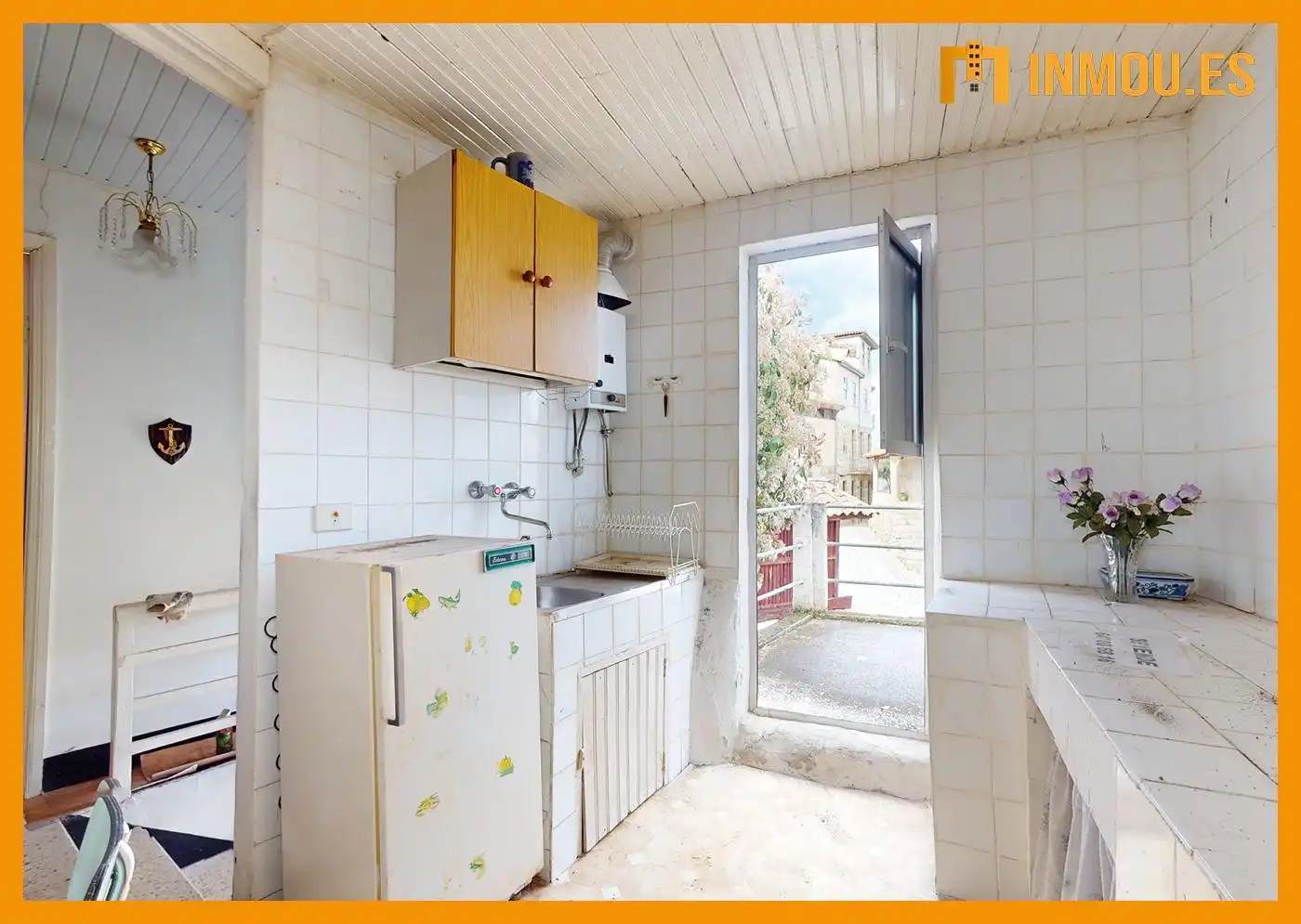 Küche von Einfamilien-Reihenhaus zum Verkauf in Celanova mit Privatgarten