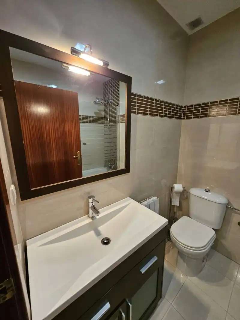 Bany de Casa o xalet de lloguer en Cáceres amb Aire condicionat, Calefacció i Parquet
