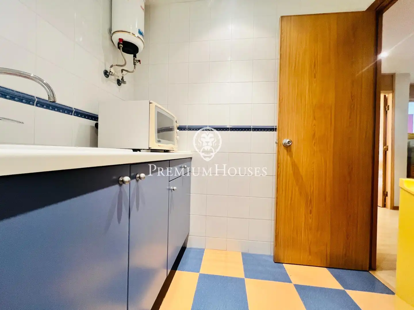 Cocina de Oficina de alquiler en Castelldefels con Aire acondicionado, Calefacción y Trastero