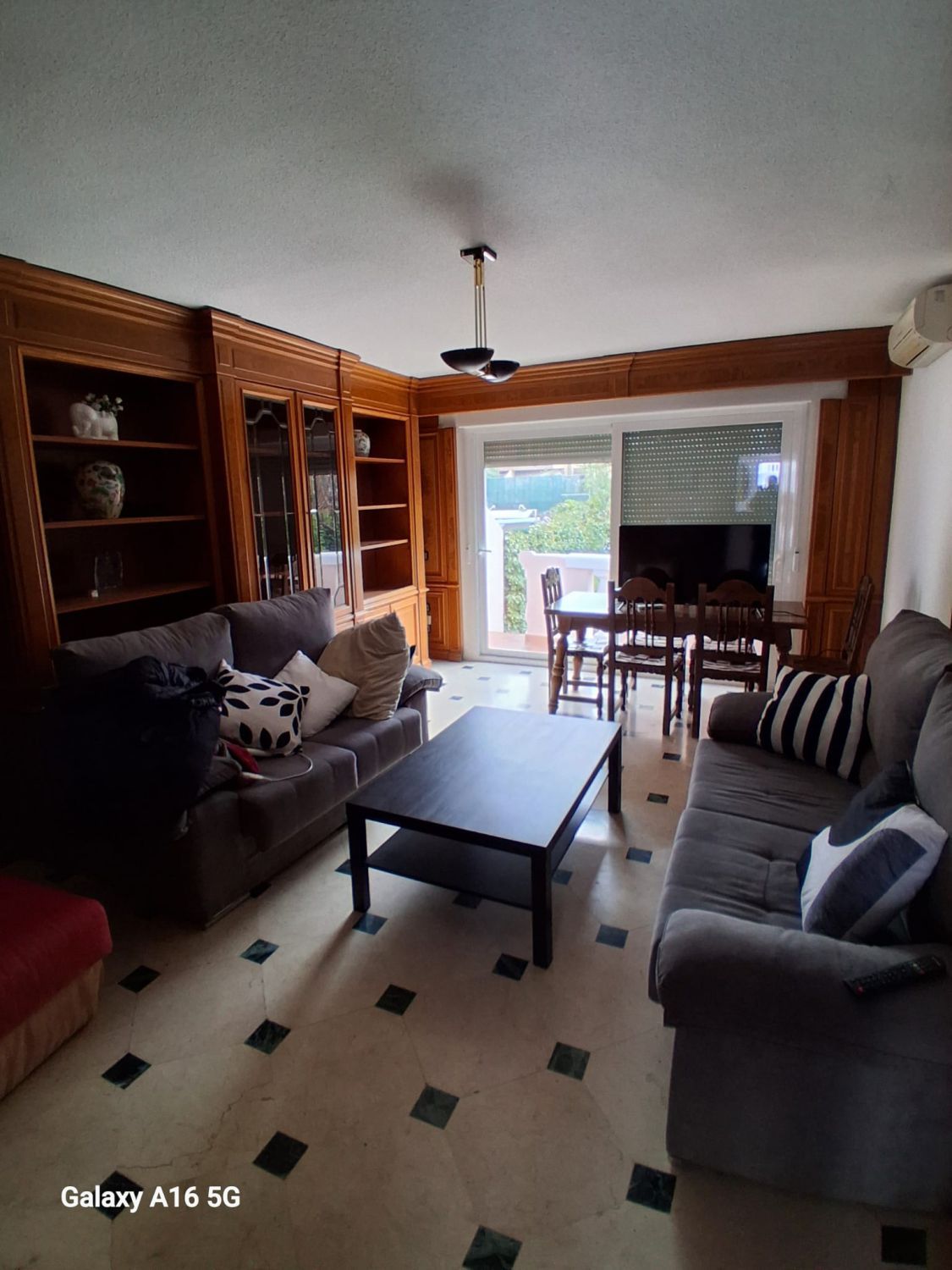 Living room of Flat to share in Villaviciosa de Odón  with Heating, Parquet flooring and Terrace