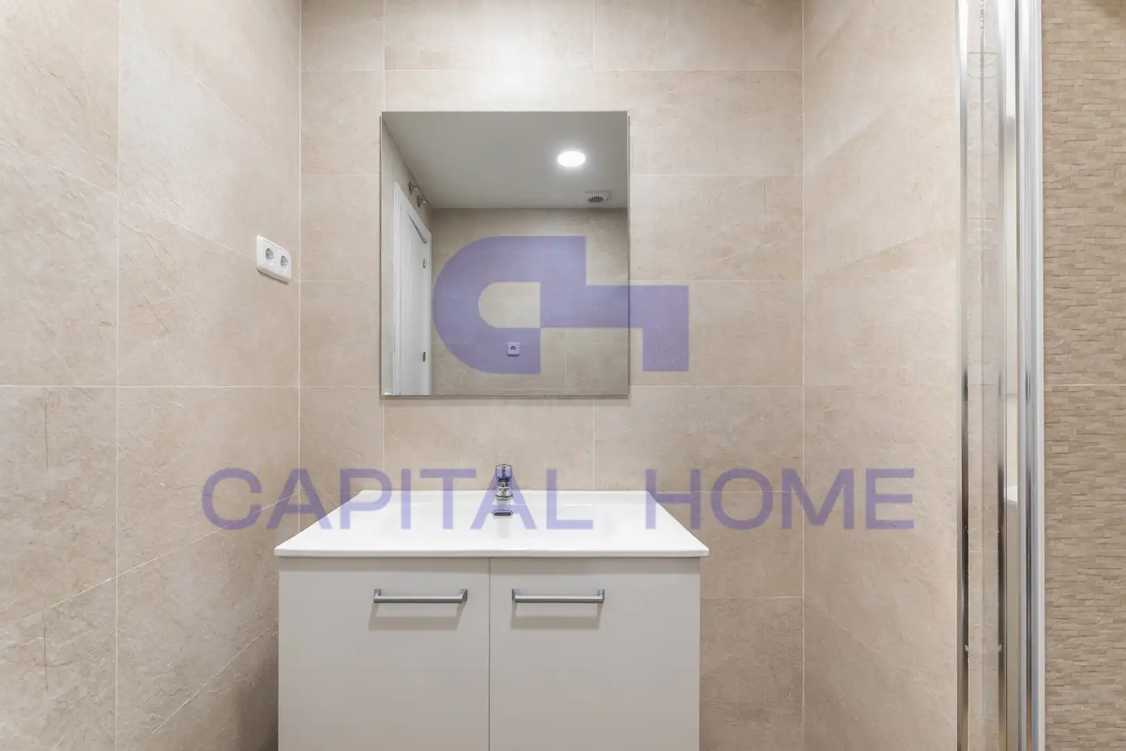 Bathroom of Flat for sale in Fuenlabrada  with Alarm