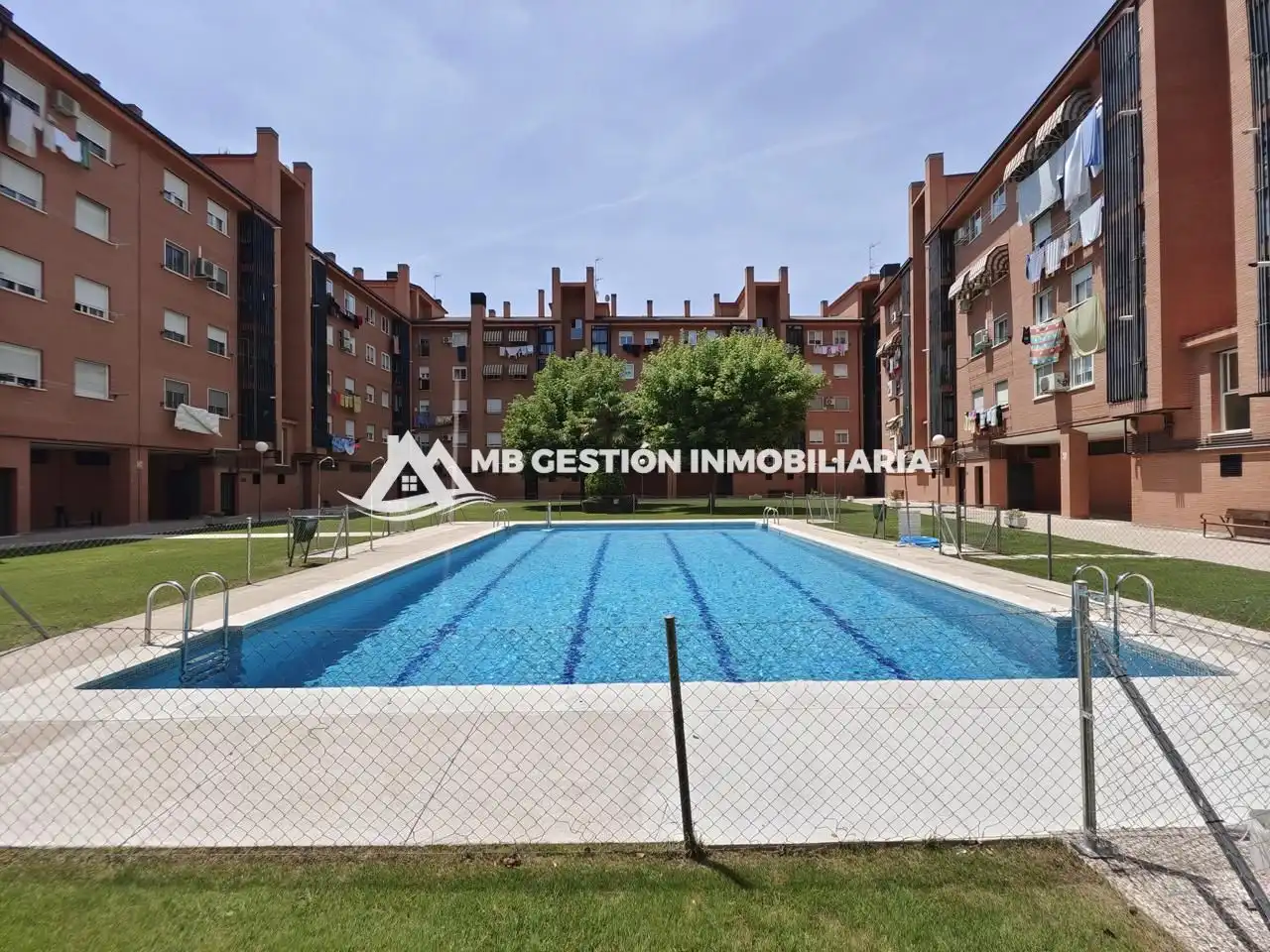 Vista exterior de Piso en venta en Fuenlabrada con Aire acondicionado, Calefacción y Jardín privado