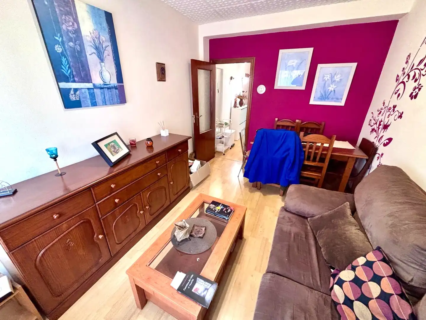 Sala d'estar de Pis en venda en Gijón  amb Parquet, Moblat i Forn