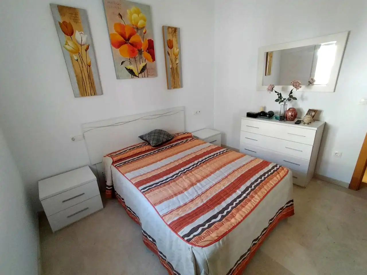 Dormitori de Apartament de lloguer en Córdoba amb Aire condicionat i Moblat