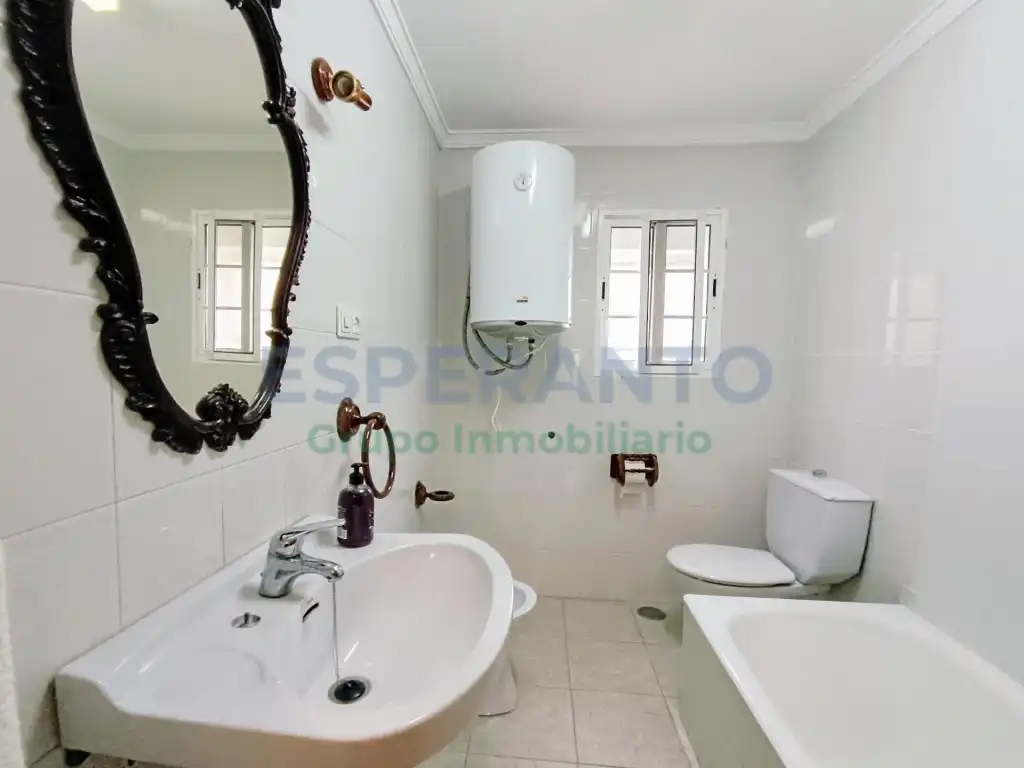 Bany de Finca rústica en venda en Vélez-Málaga amb Aire condicionat, Jardí privat i Traster
