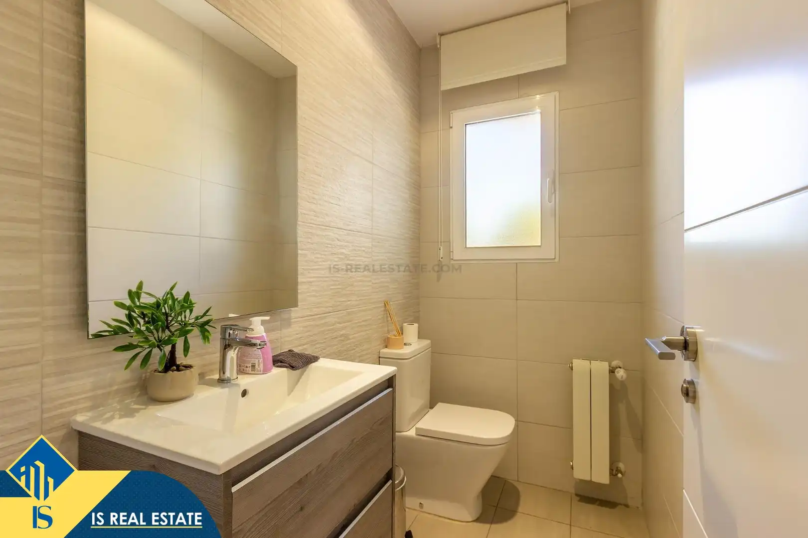 Bany de Casa o xalet en venda en Alicante / Alacant amb Terrassa, Piscina i Moblat