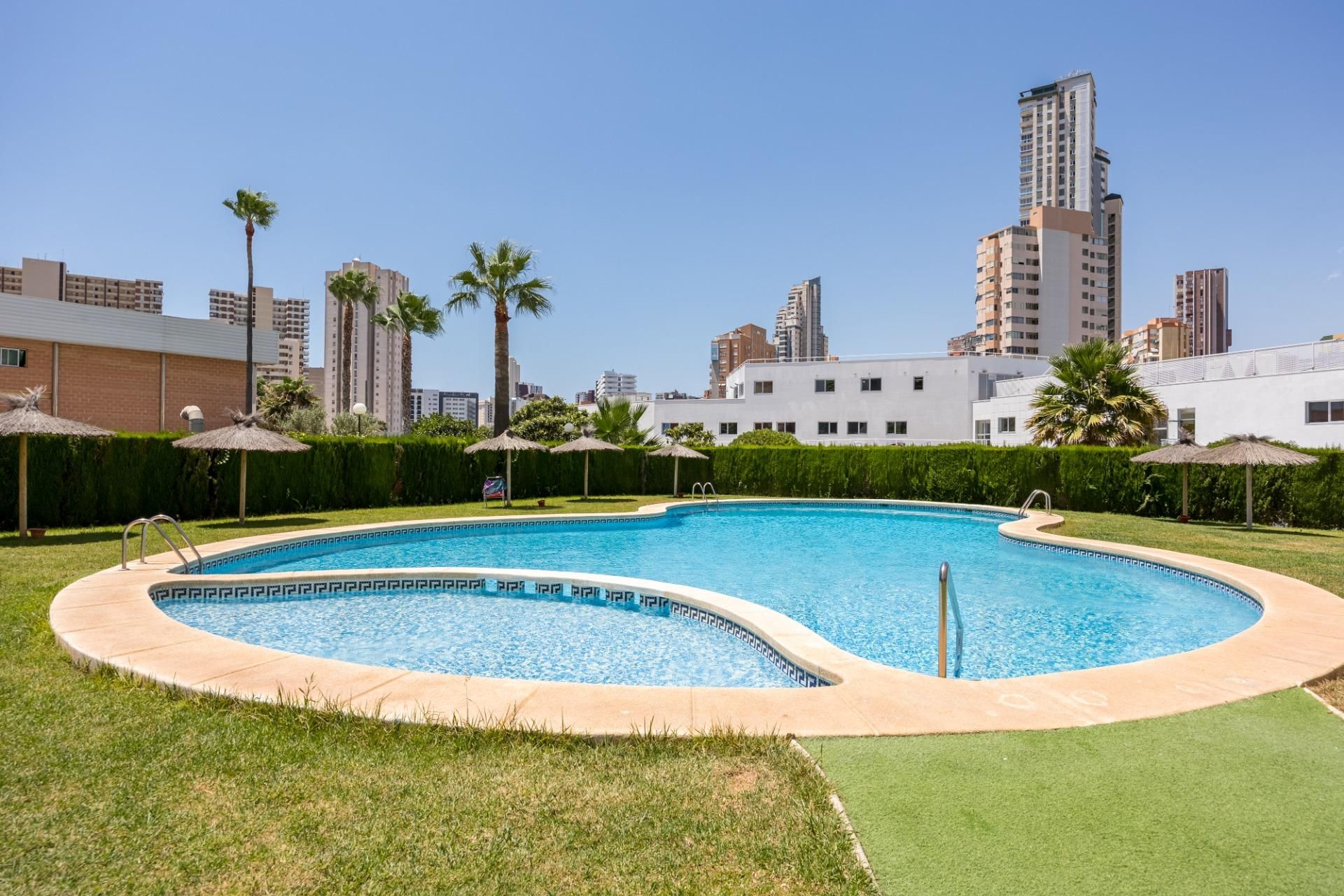 Piscina de Apartament en venda en Benidorm amb Terrassa i Piscina comunitària