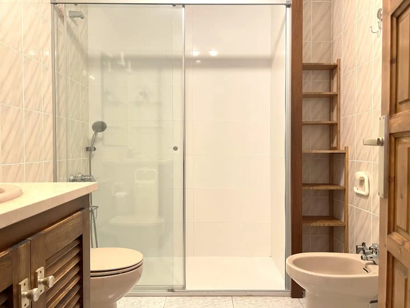 Baño de Casa adosada en venta en Sant Pere Pescador con Aire acondicionado, Jardín privado y Terraza