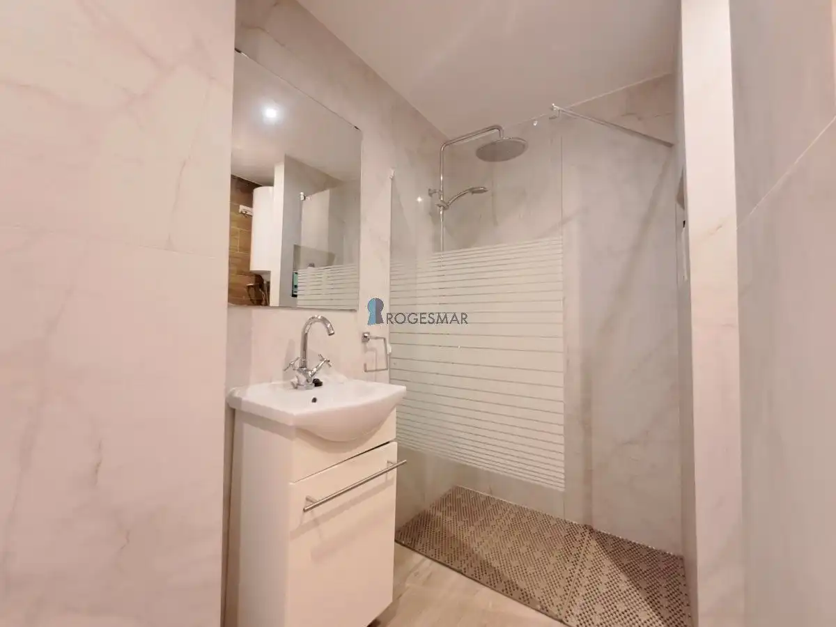 Bany de Apartament en venda en Benicasim / Benicàssim amb Traster, Moblat i Piscina comunitària