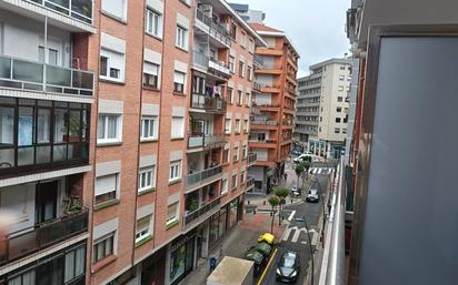 Vista exterior de Pis en venda en Bilbao  amb Terrassa