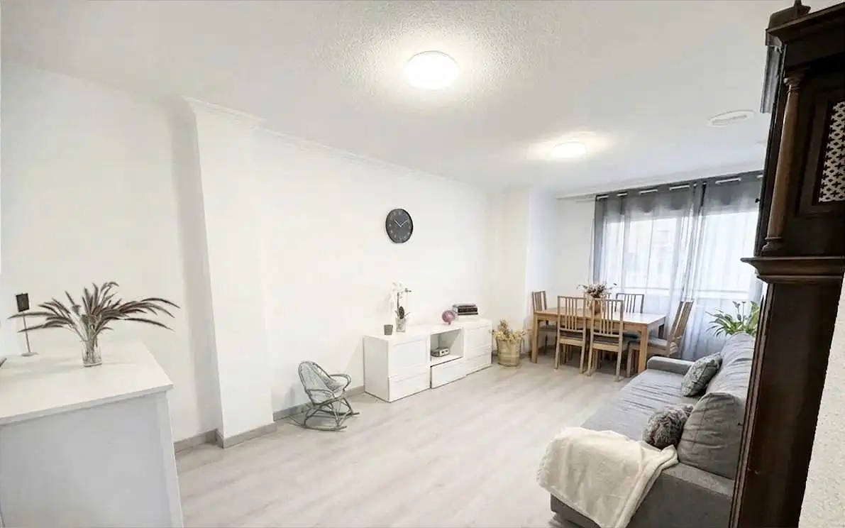 Vista exterior de Piso en venta en Elche / Elx con Aire acondicionado, Parquet y Terraza