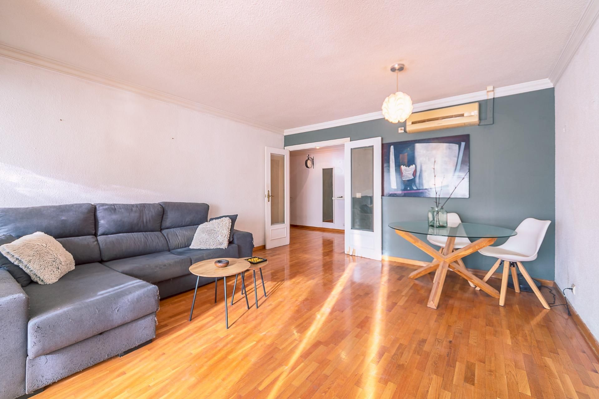 Living room of Flat for sale in Alicante / Alacant  with Parquet flooring and Terrace