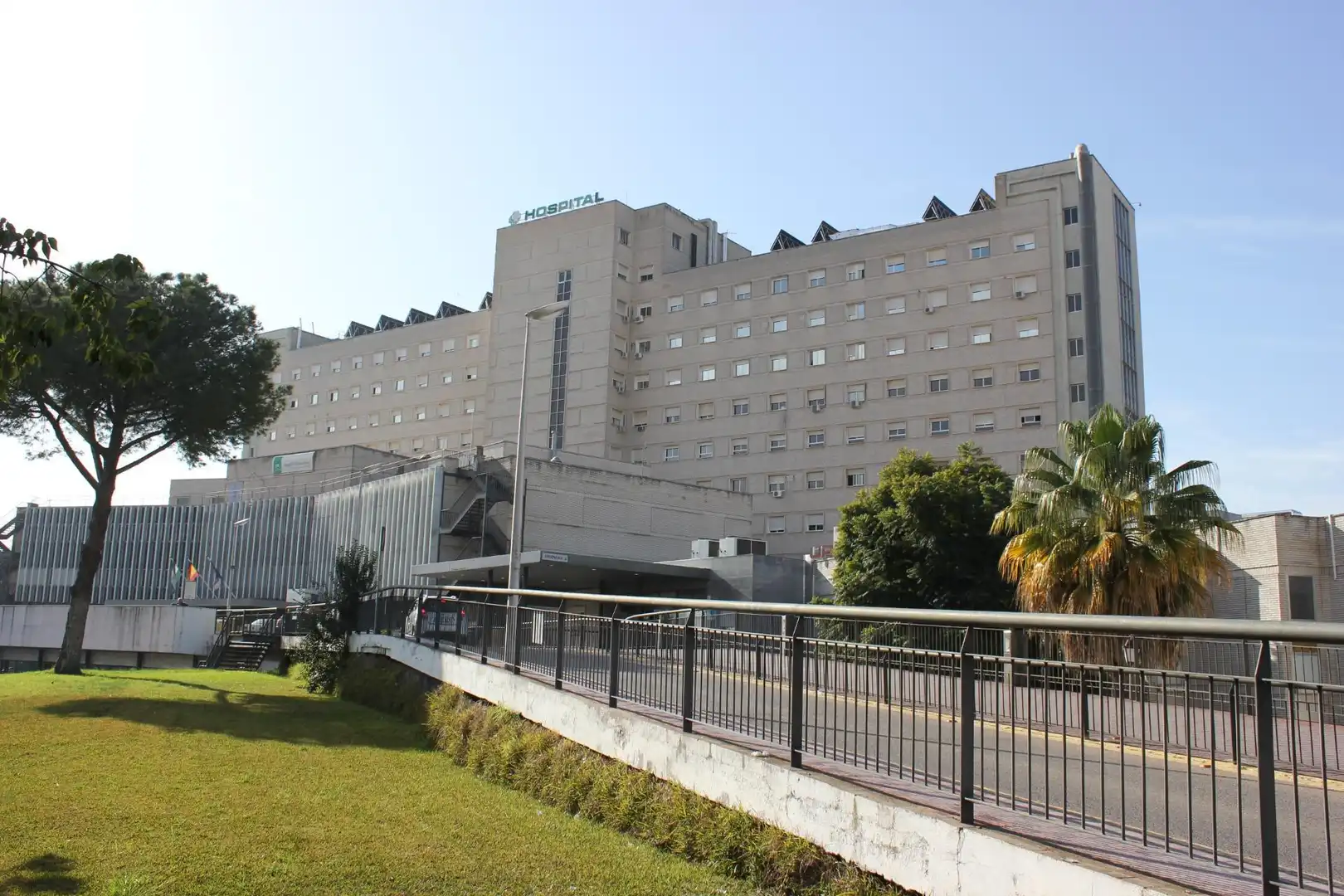 Vista exterior de Casa o xalet en venda en Sevilla amb Terrassa i Traster