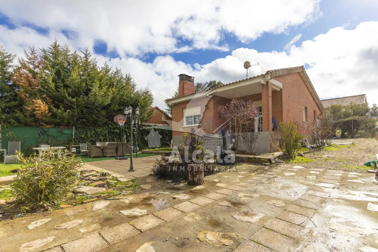 Vista exterior de Casa o chalet en venta en Pioz con Calefacción