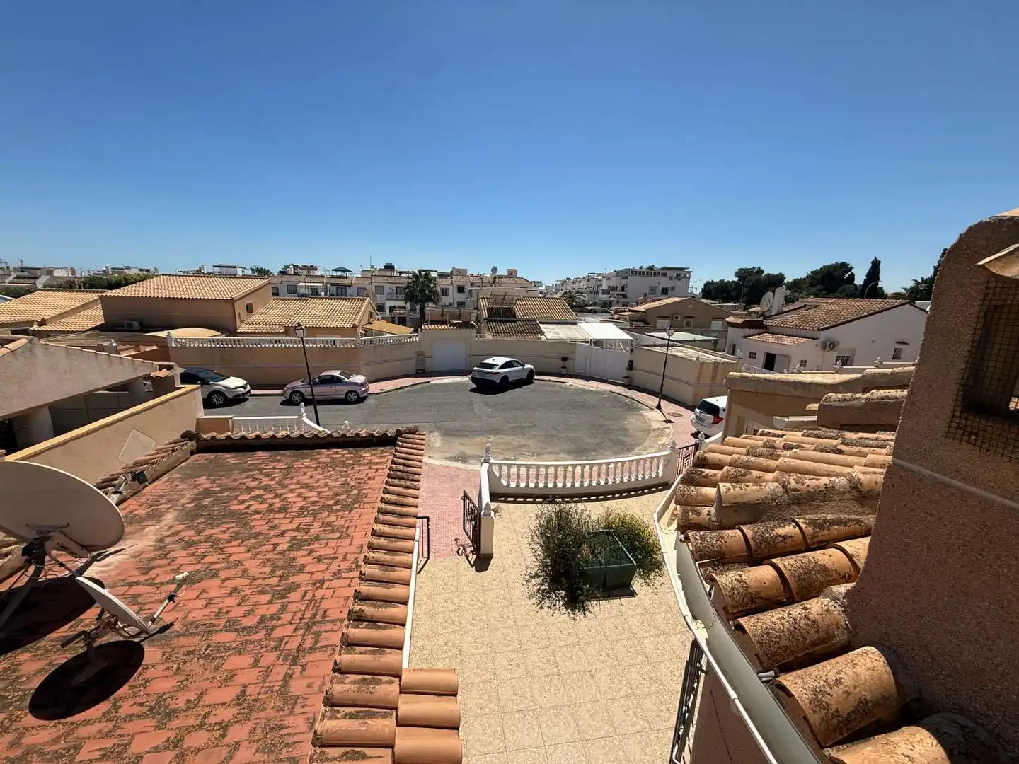 Vista exterior de Casa o xalet en venda en Orihuela amb Aire condicionat, Calefacció i Moblat