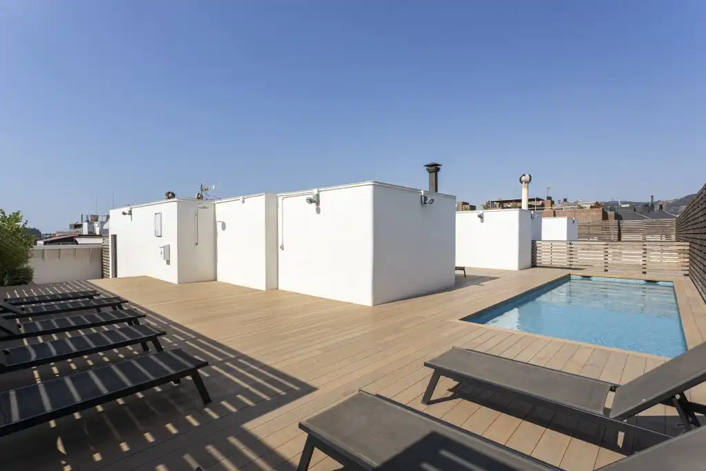 Piscina de Apartament en venda en Barcelona amb Calefacció, Traster i Moblat