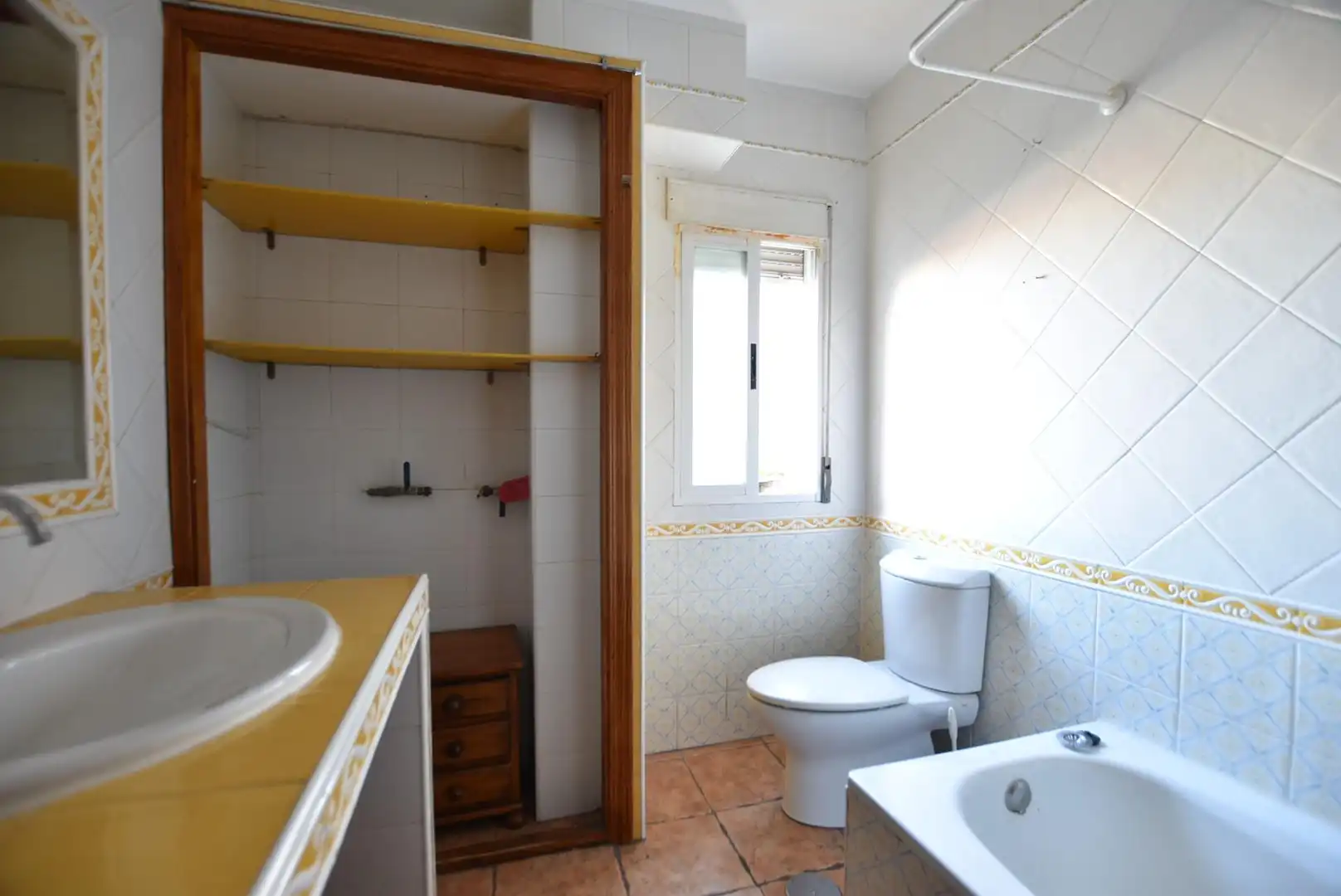 Bathroom of Flat for sale in Granada  with Balcony