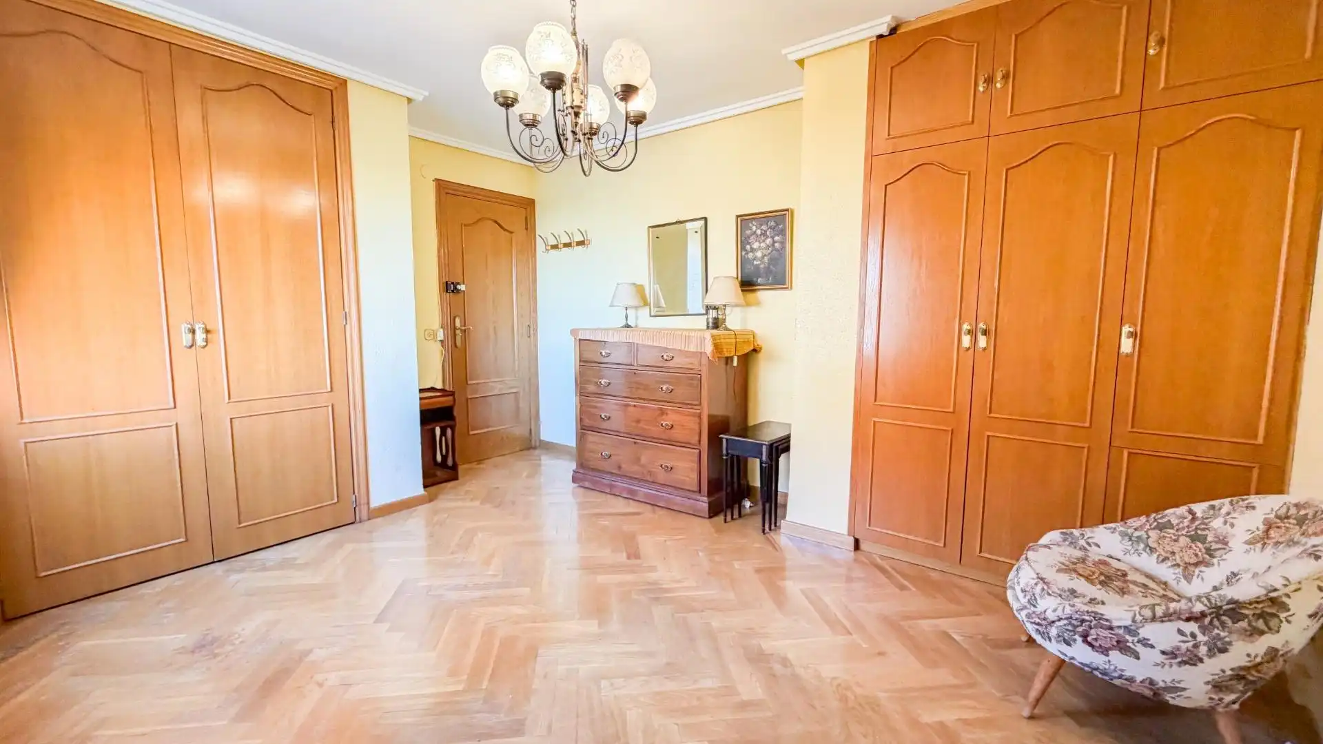 Schlafzimmer von Wohnung zum Verkauf in Valencia mit Klimaanlage, Heizung und Parkett