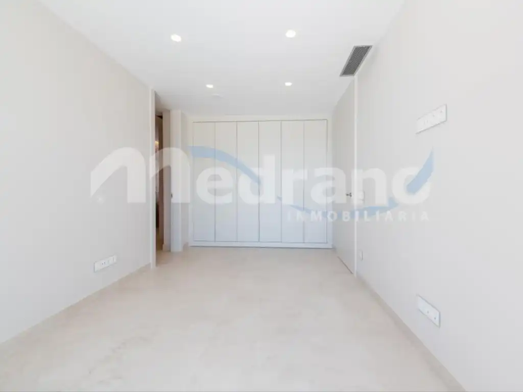 Schlafzimmer von Haus oder Chalet zum Verkauf in Benidorm mit Klimaanlage, Heizung und Privatgarten