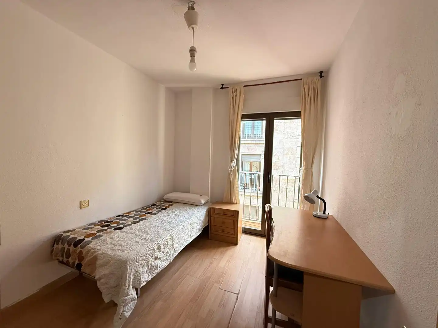 Bedroom of Flat for rent in Salamanca  with Heating, Parquet flooring and Furnished