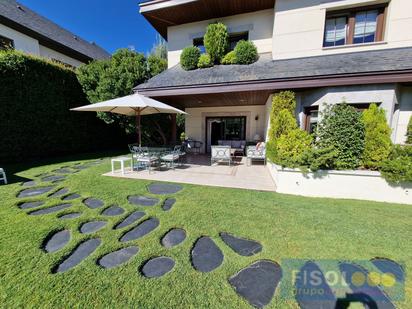 Jardí de Casa o xalet en venda en  Madrid Capital amb Aire condicionat, Terrassa i Piscina