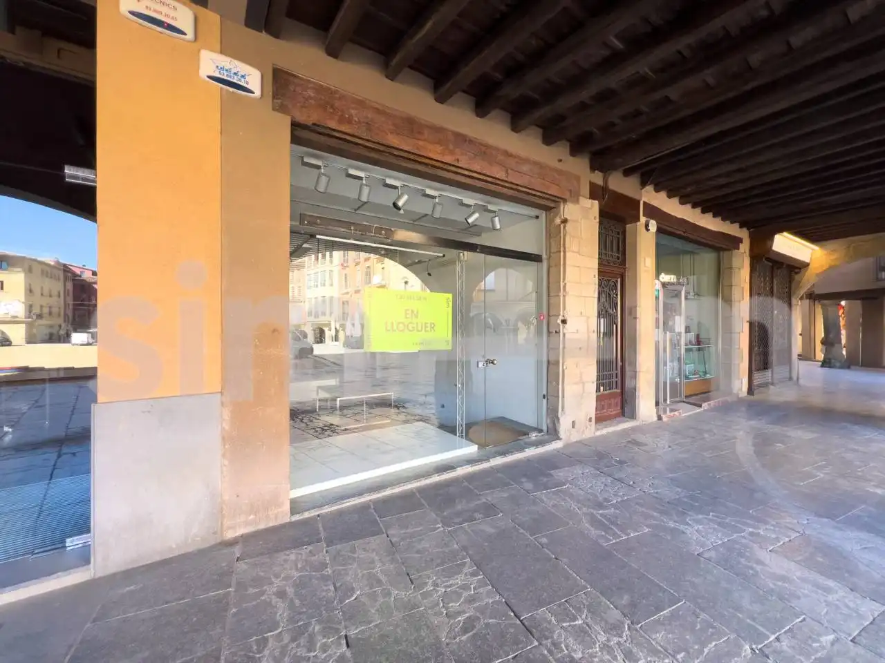 Locale commerciale in affitto a Plaza Major