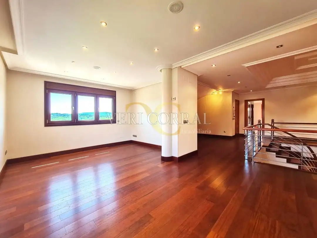 Sala de estar de Casa o chalet en venta en Oviedo  con Calefacción, Jardín privado y Terraza