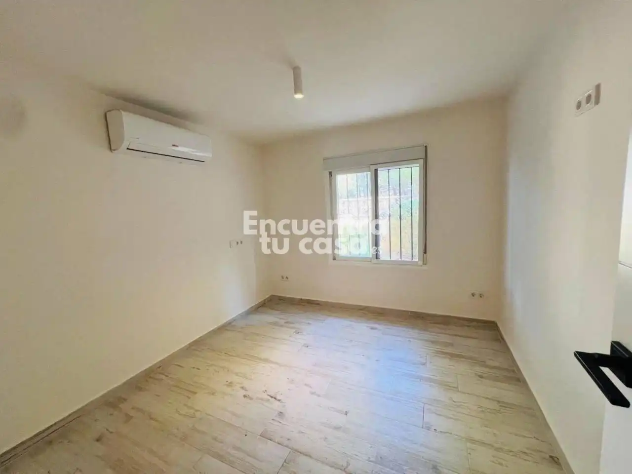 Habitación de Casa o chalet de alquiler en L'Alfàs del Pi con Aire acondicionado, Calefacción y Jardín privado