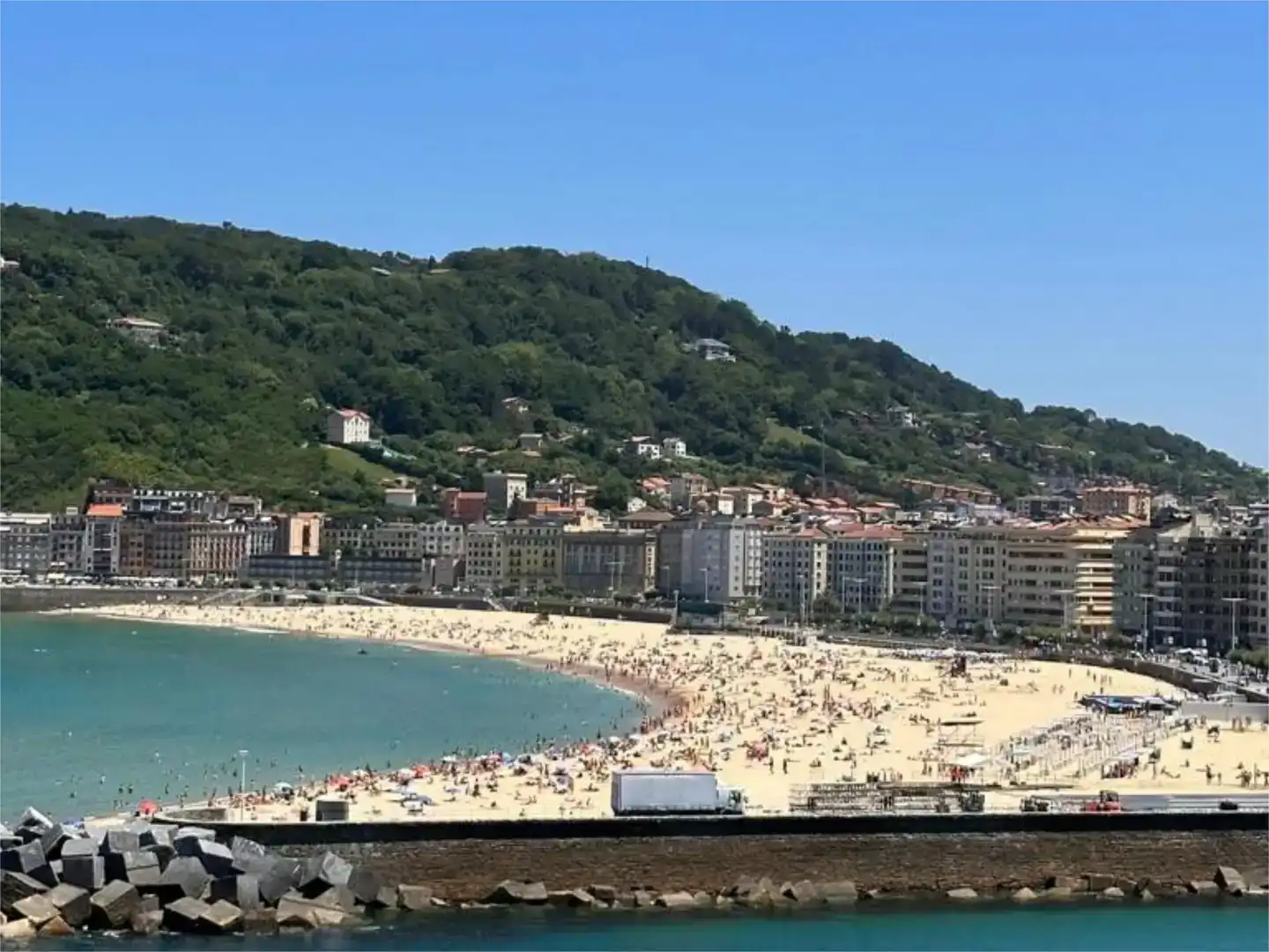 Vista exterior de Pis de lloguer en Donostia - San Sebastián  amb Parquet, Moblat i Balcó