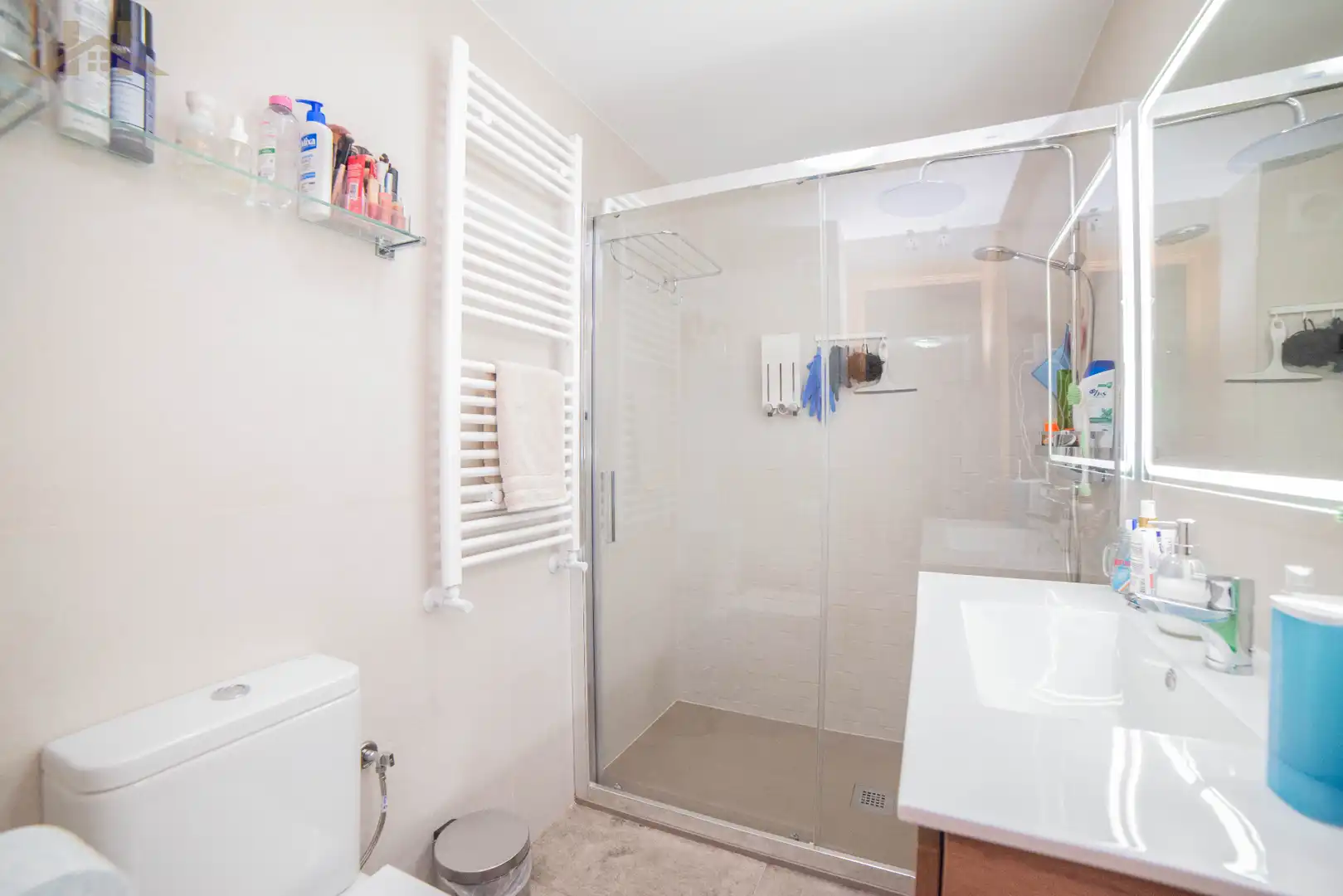 Bathroom of Flat for sale in Leganés  with Air Conditioner, Heating and Terrace