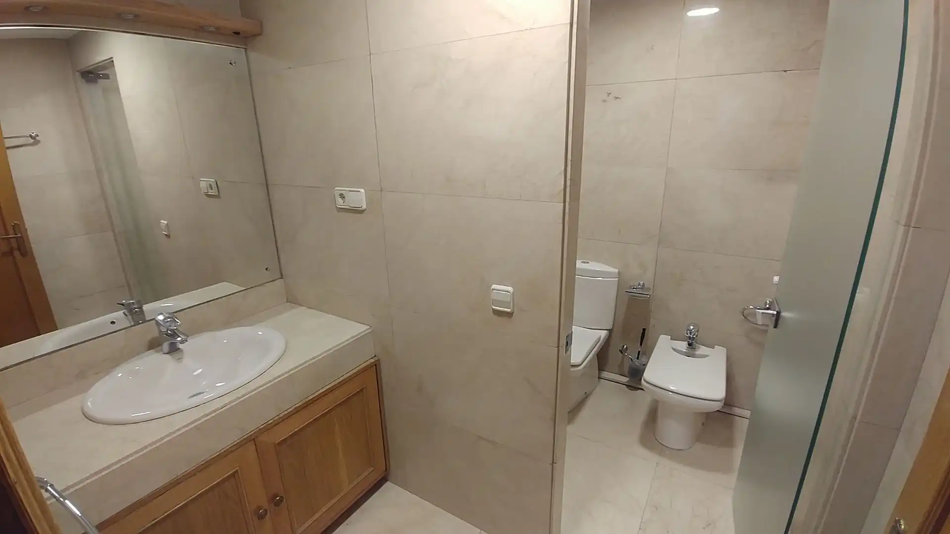 Baño de Apartamento de alquiler en Madrid con Aire acondicionado, Calefacción y Terraza