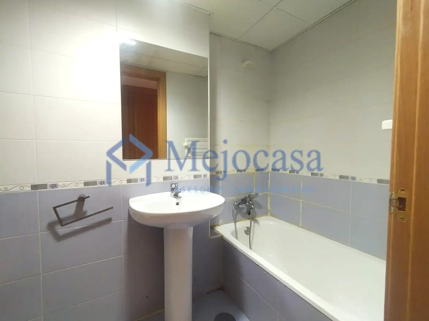 Bathroom of Flat for sale in Madrid  with Air Conditioner, Heating and Private garden