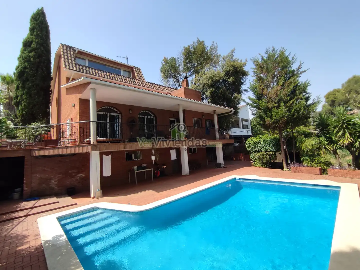 Vista exterior de Casa o xalet en venda en Esparreguera amb Aire condicionat, Calefacció i Jardí privat