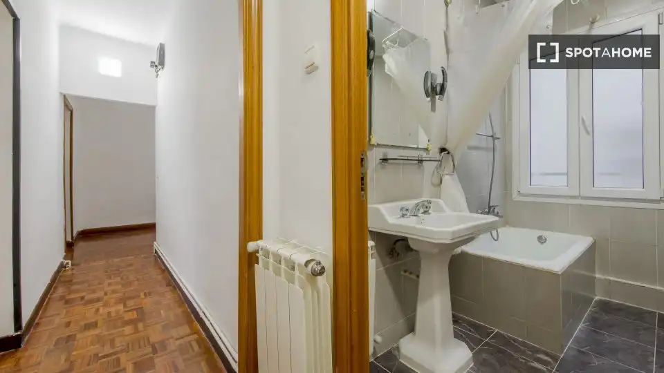Room in Ciudad Jardín
