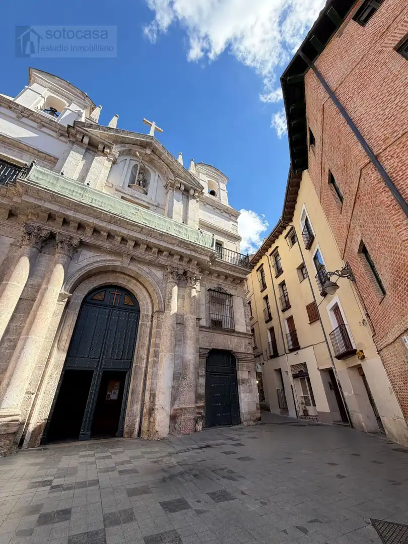 Local de lloguer a rua oscura, Centro