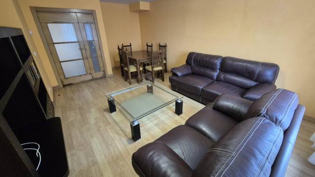 Casa-chalet en Alquiler en Avenida ISIDRO PARGA PONDAL en Laxe