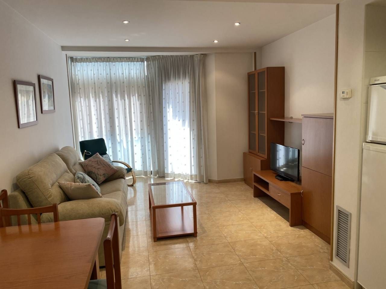 Sala d'estar de Pis de lloguer en Alcañiz amb Aire condicionat, Calefacció i Moblat