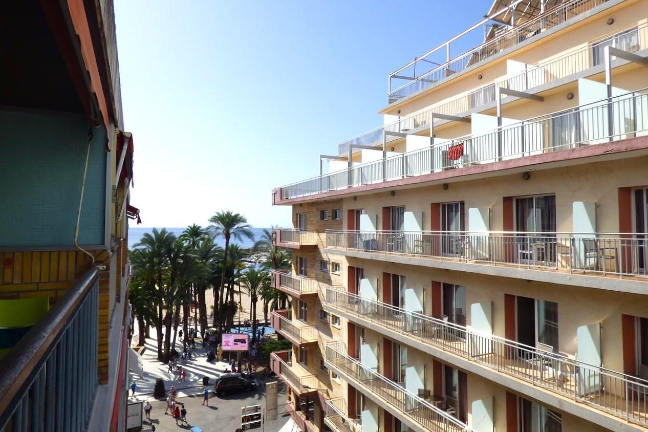 Vista exterior de Pis en venda en Benidorm amb Aire condicionat, Moblat i Balcó