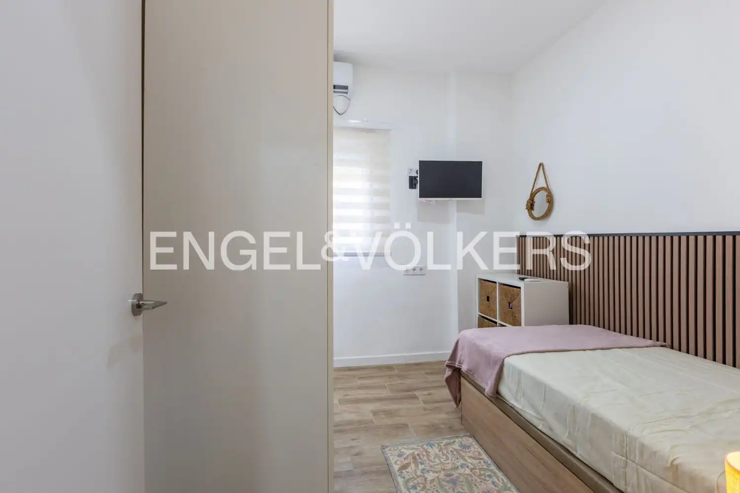 Bedroom of Flat for rent in Valencia  with Air Conditioner, Heating and Furnished