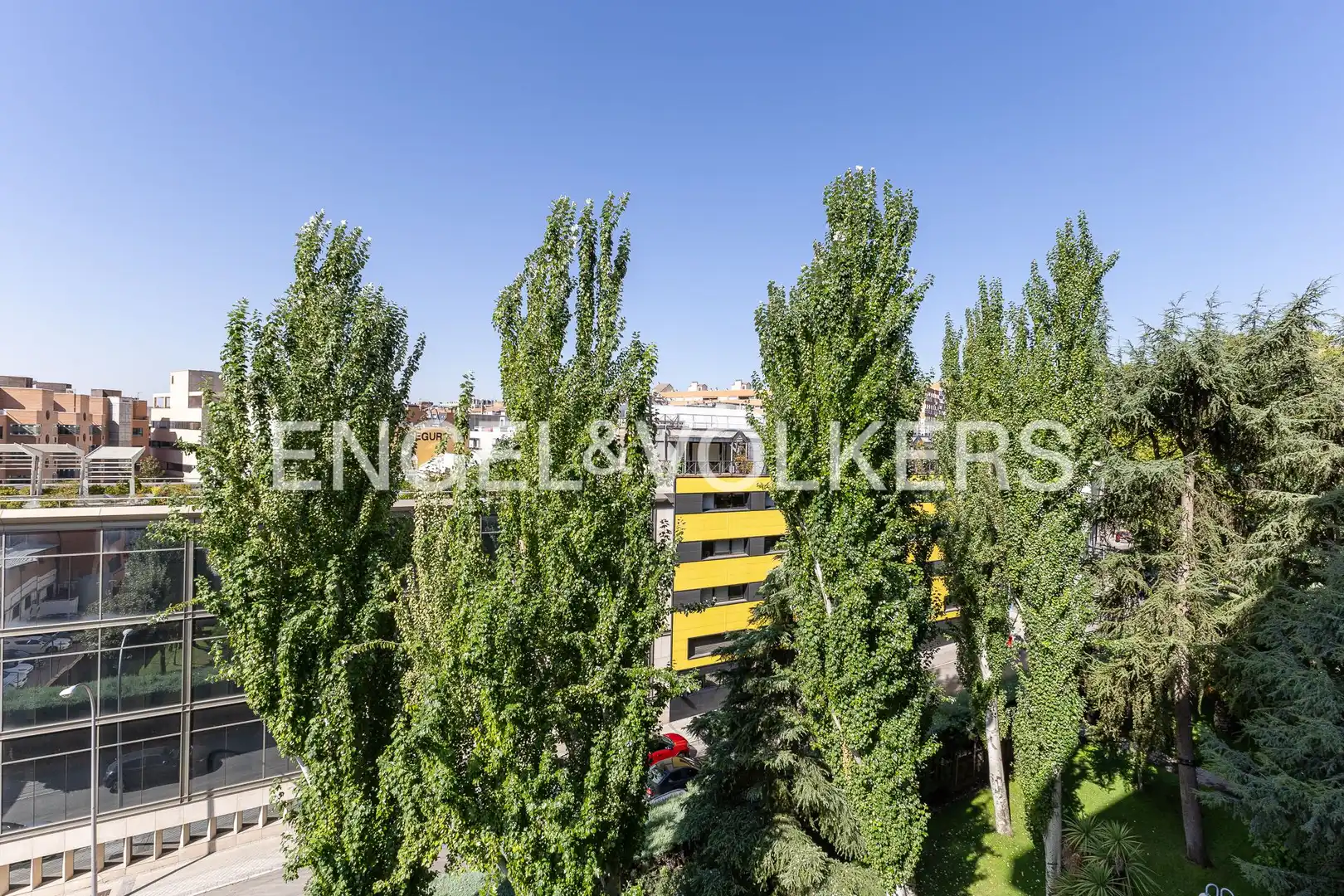 Exterior view of Flat for rent in Madrid  with Air Conditioner, Heating and Private garden