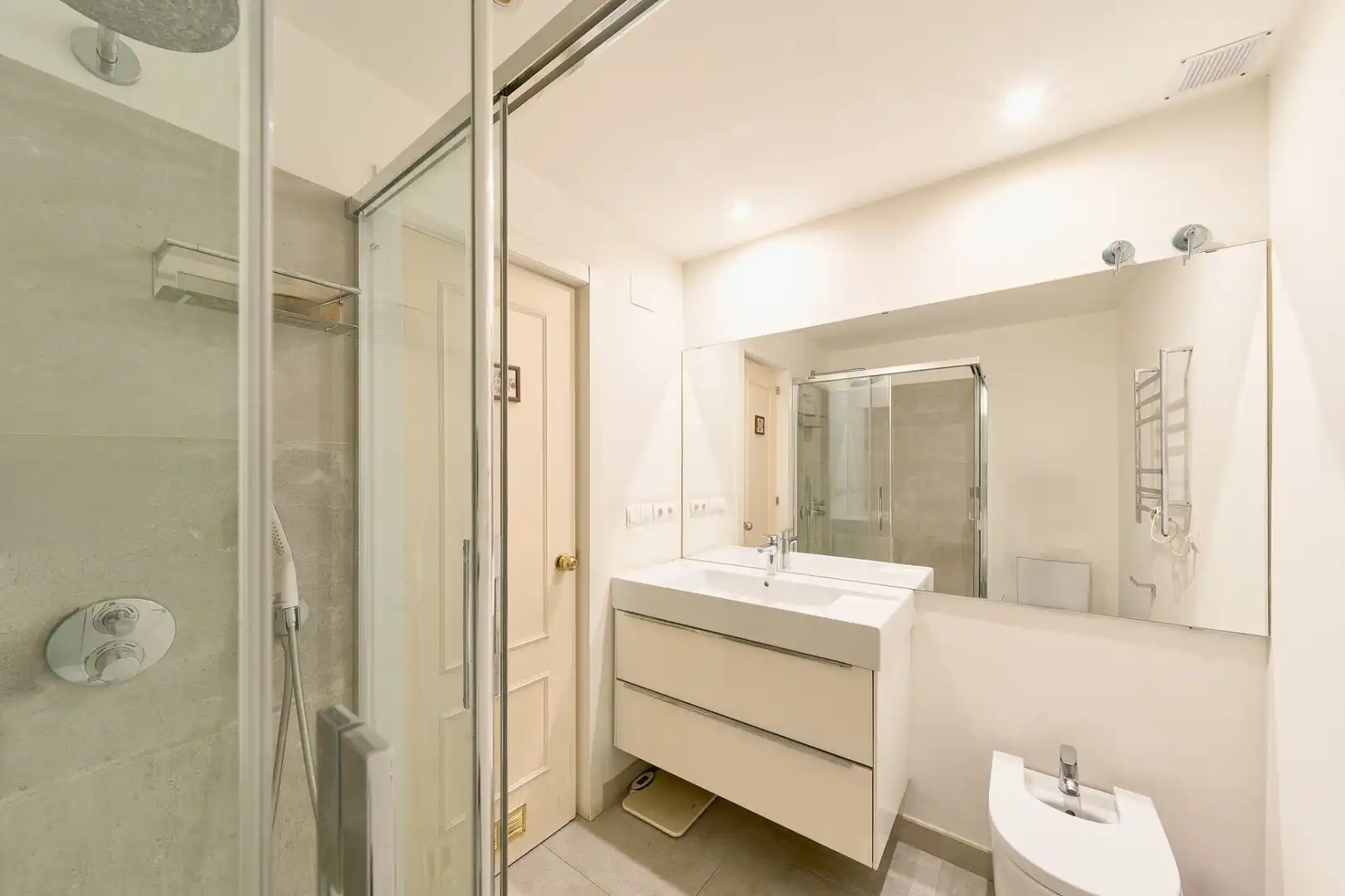 Badezimmer von Dachboden zum Verkauf in Málaga mit Klimaanlage und Terrasse
