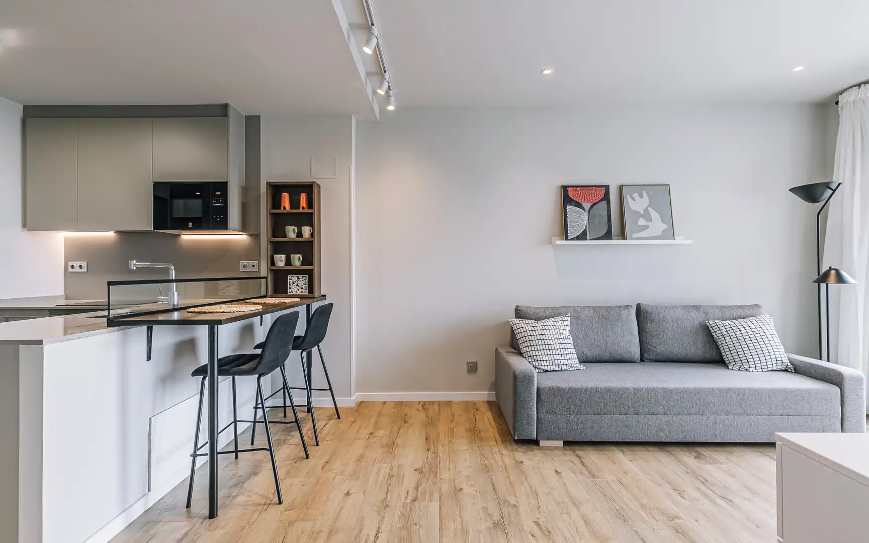 Sala de estar de Piso en venta en L'Hospitalet de Llobregat con Aire acondicionado, Calefacción y Trastero
