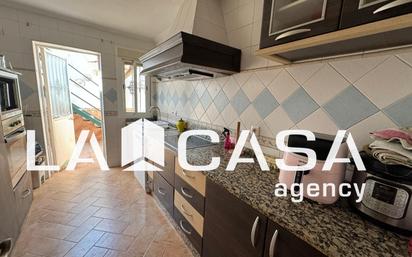 Cuina de Casa o xalet en venda en Dos Hermanas amb Aire condicionat i Terrassa