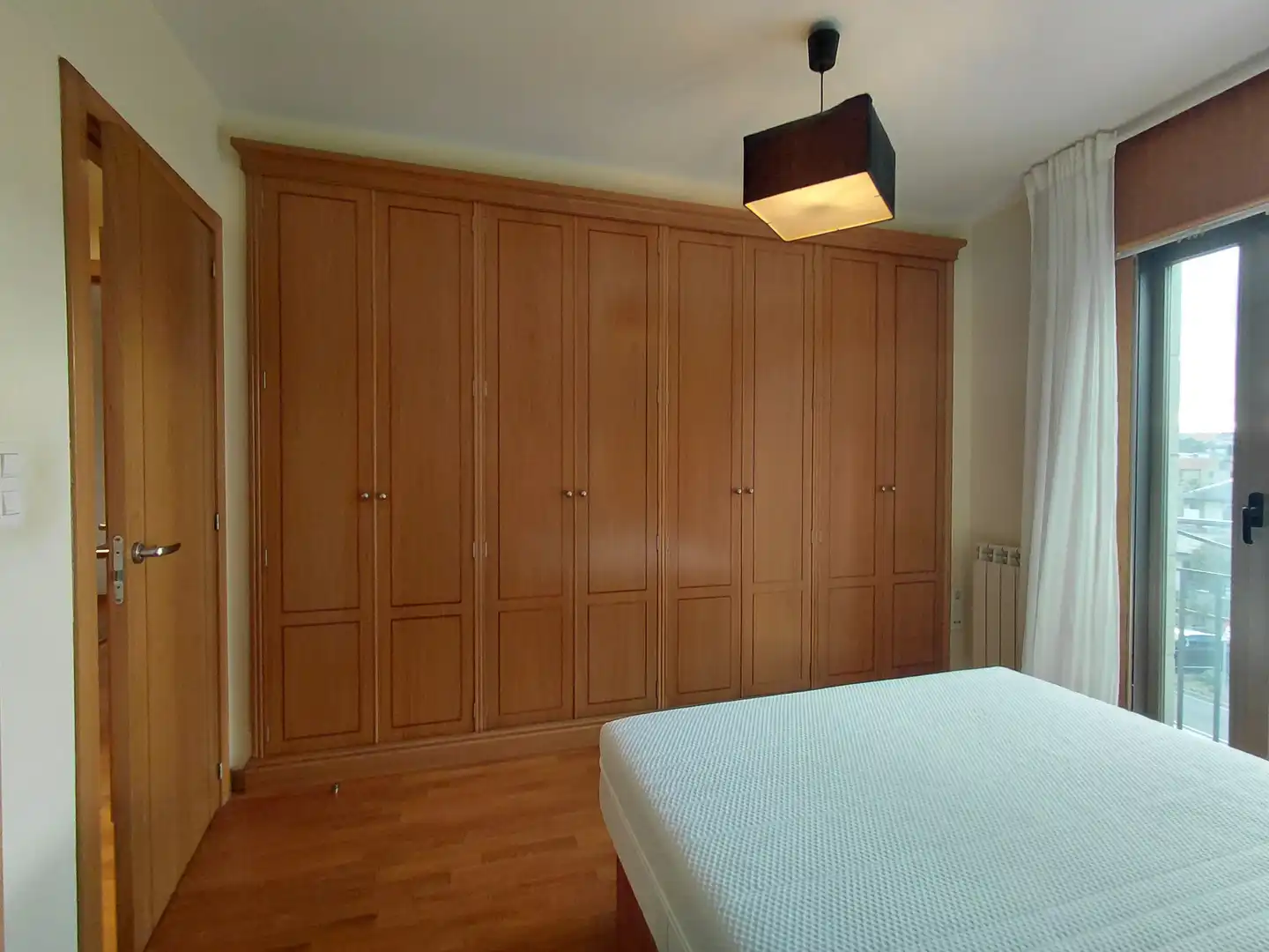 Schlafzimmer von Wohnung zum Verkauf in Oleiros mit Heizung, Parkett und Möbliert