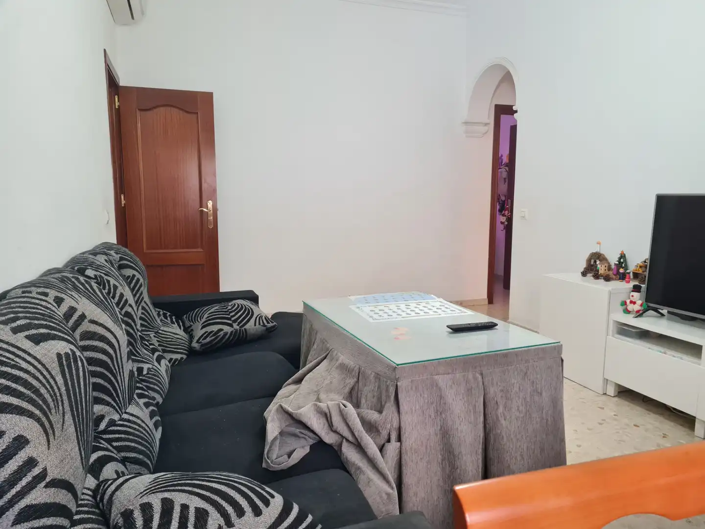 Living room of Detached homes for sale in Sevilla  with Air Conditioner, Terrace and Balcony
