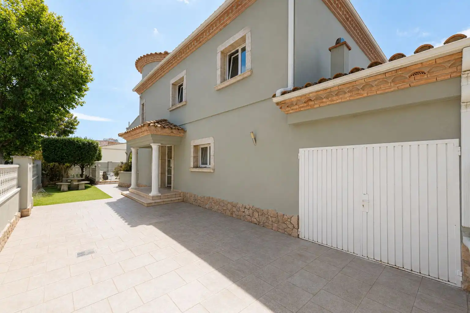 Vista exterior de Casa o chalet en venta en Empuriabrava con Terraza y Piscina