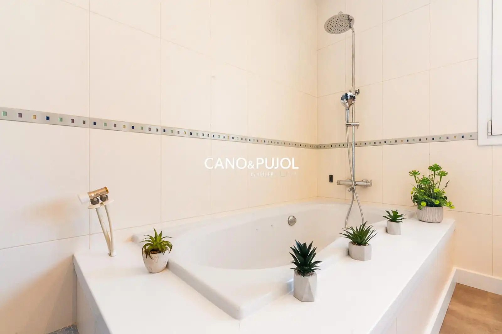Bathroom of Houses for sale in Sant Cugat del Vallès  with Air Conditioner, Terrace and Swimming Pool