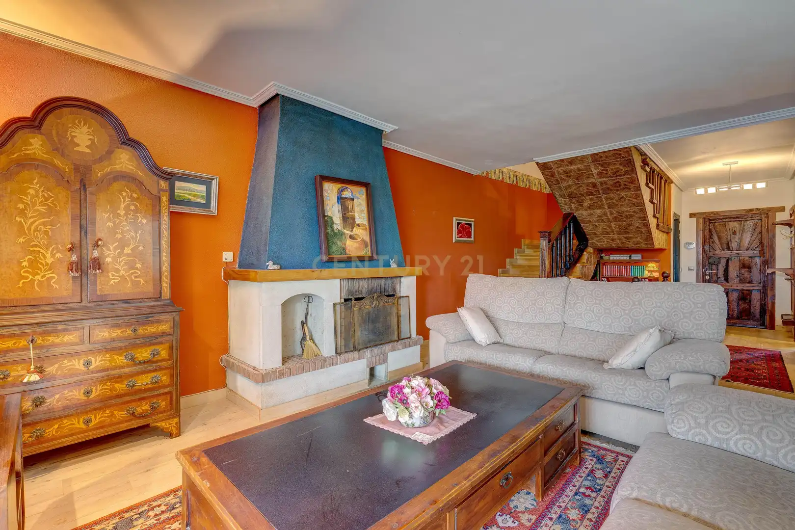 Wohnzimmer von Einfamilien-Reihenhaus zum Verkauf in Anguciana mit Privatgarten, Abstellraum und Schwimmbad