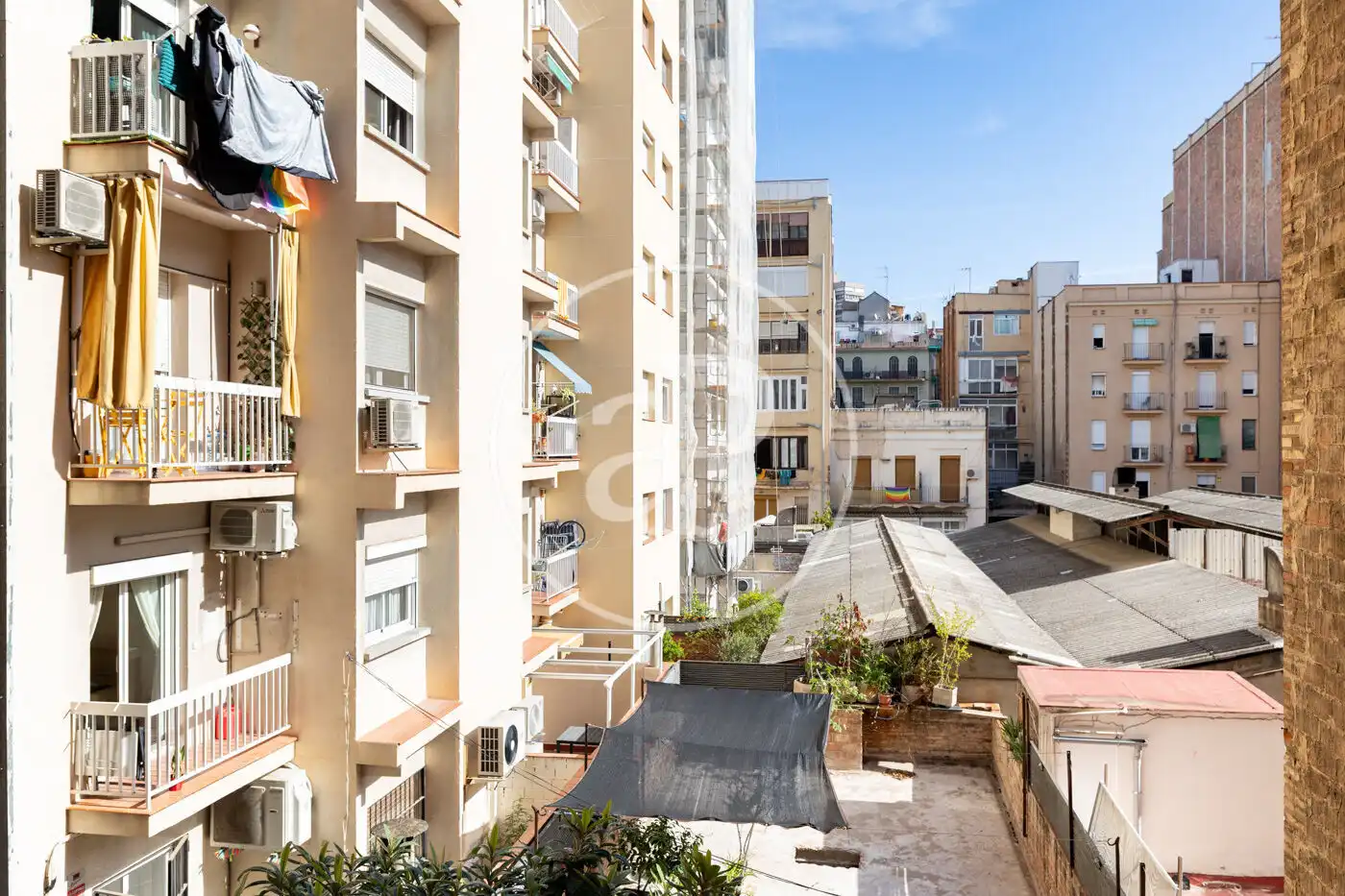 Vista exterior de Piso en venta en Eixample