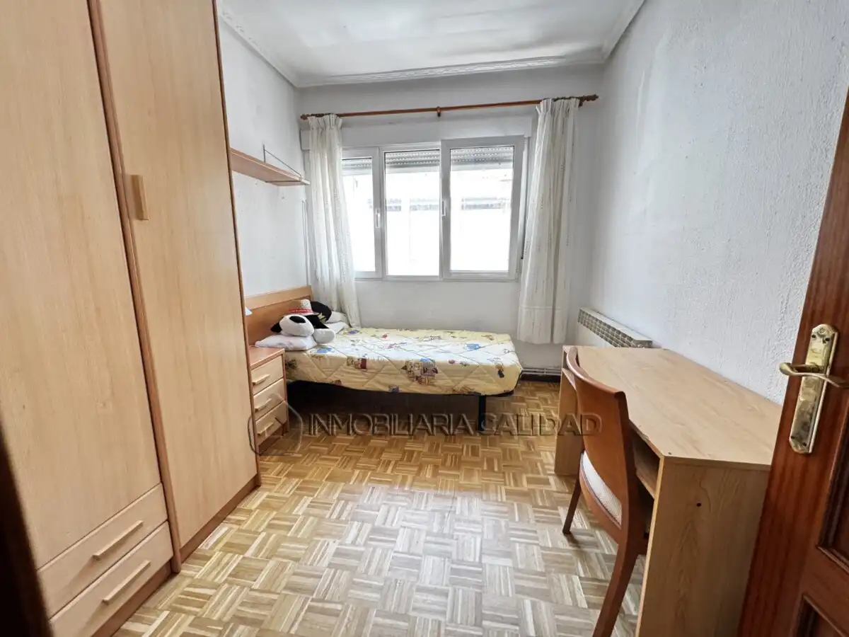 Bedroom of Flat for rent in Burgos  with Heating, Terrace and Furnished